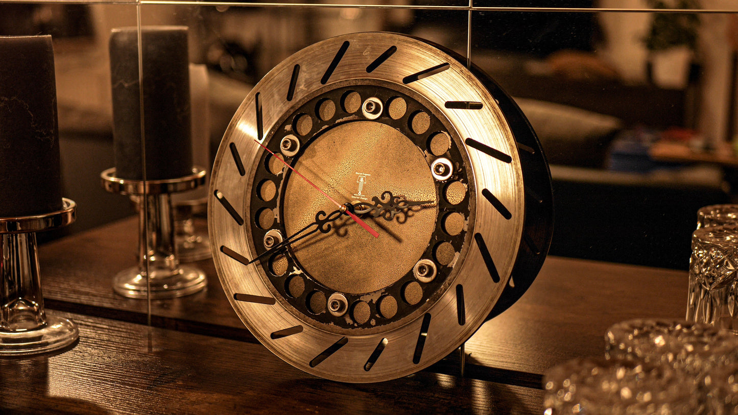 Wanduhr - Uhr aus Motorradbremsscheibe (Vintage Gold 3.0 Edition) - Mortal Engines Interior Design